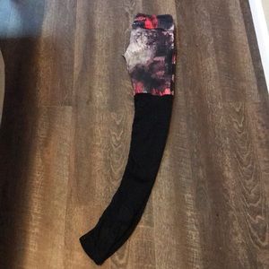 ALO Goddess Leggings in Pink/Purple Tie Dye. XS.